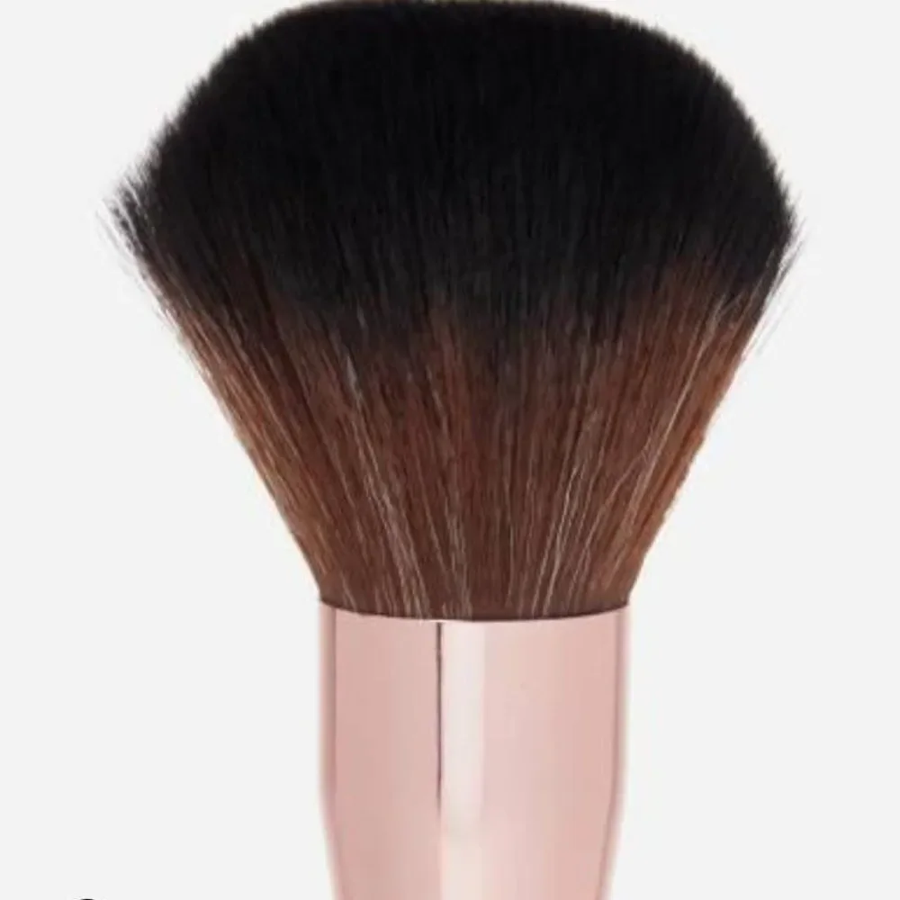 Revolution Beauty Pro Eternal Rose‎ Highlighter Brush